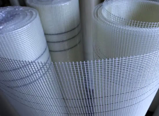 Stabilisiert Strukturen; widersteht Umwelt- und Chemikalieneinflüssen.