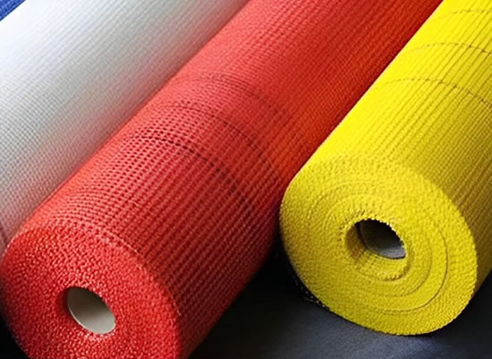 Dieses für den Einsatz im Baugewerbe maßgeschneiderte Gewebe lässt sich nahtlos in WDVS integrieren und bietet die notwendige Unterstützung und verbesserte Dämmleistung.
